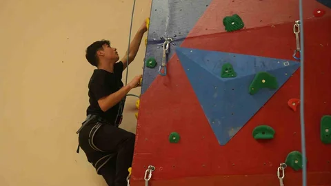 Niğde'de Tırmanış Duvarı Açıldı