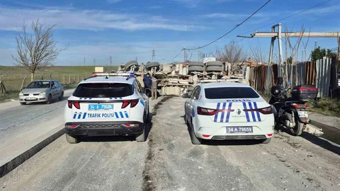 Sultangazi'de Beton Mikseri Devrildi