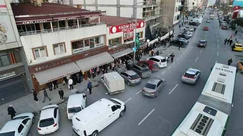 İstanbul'da Pide Kuyruğu Görüntülendi