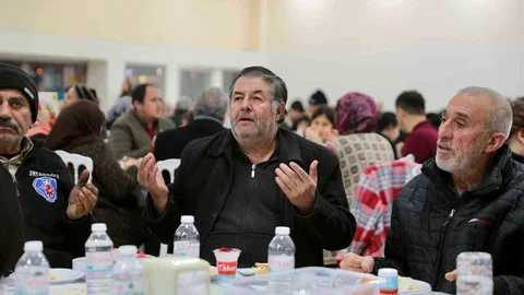 Aliağa'da Geleneksel Toplu İftar Heyecanı