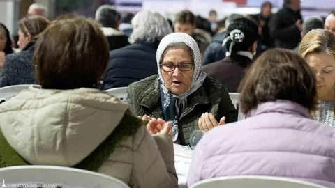 İzmir'de İlk İftar Sofrası Kuruldu