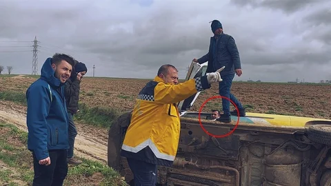 Tekirdağ’da PTT Kargo Aracı Devrildi