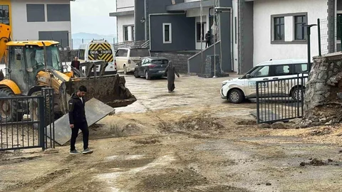 Hatay'da Okul Yolu Temizlendi