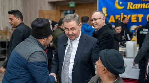Gölbaşı'nda Başkan Odabaşı İlk İftarını Yaptı