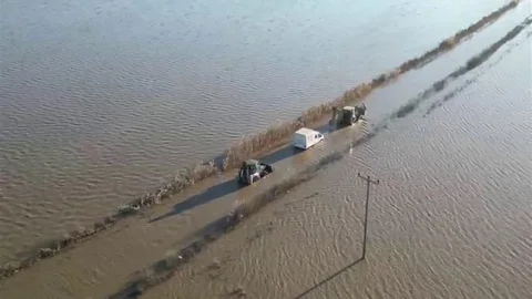 Bursa'da Sel Sularında Araçta Mahsur Kalan Sürücü Kurtarıldı