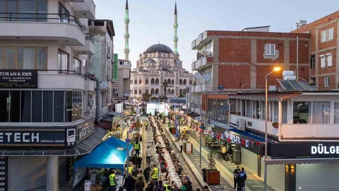 Didim'de İftar Sofraları Kuruldu