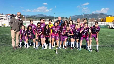 Nazilli Beşeylül Kız Futbol Takımı Şampiyon Oldu