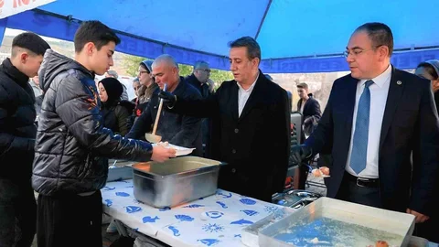 Efeler'de İlk İftar Sofrası Kuruldu