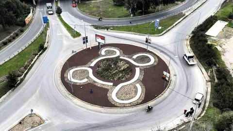 İzmir'de Kavşaklar Sanata Dönüşüyor