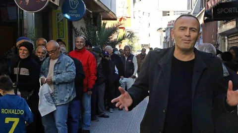 Gizli Hayırsever Antalya'da Pide Dağıtıyor