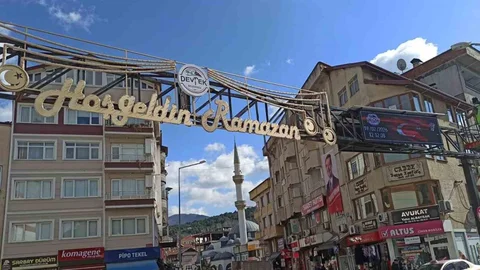 Devrek'te Ramazan Mahyaları Yandı