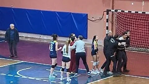 Aydın'da Voleybol Maçında Taraftar Olaya Karıştı