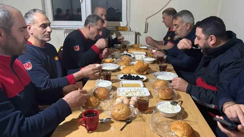 Bingöl'de İtfaiye Ekipleri Sahurda Görevde