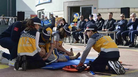 Aksu’da Öğrencilere Sağlık Elçisi Belgesi Verildi