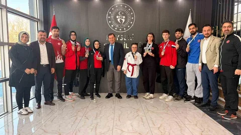 Kayseri İşitme Engelliler Taekwondo'da Tarihi Başarı