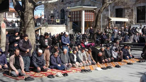Konya'da Cuma Namazı Coşkusu