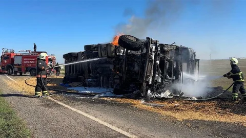 Şanlıurfa'da Devrilen Tır Yandı