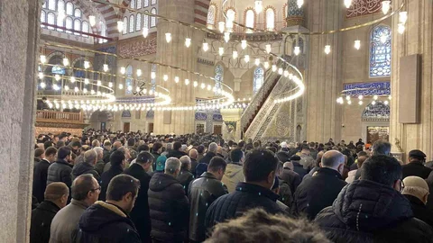 Selimiye Camii’nde İlk Cuma Namazı Kılındı