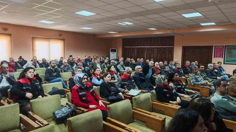 Kozan'da Hurma Üreticilerine Eğitim Verildi