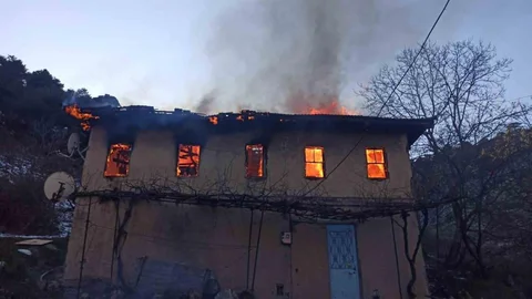 Yaşlı Kadın Yangında Hayatını Kaybetti