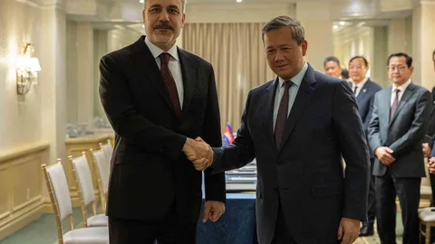 Bakan Fidan, Kamboçya Başbakanı ile Görüştü