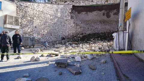 Niğde Kalesi'nde İstinat Duvarı Çöktü