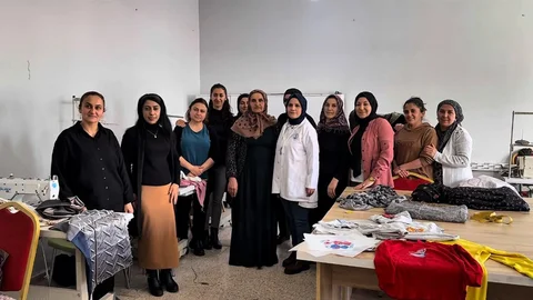Yüksekova'da Kadınlar Dikiş Kursunda Buluşuyor