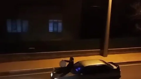 Davulcu Aracın Üzerinde Sahura Uyardı