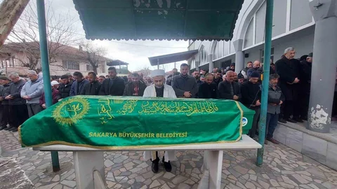 Sakarya'da Çöp Yığınından Son Yolculuğa Uğurlandı