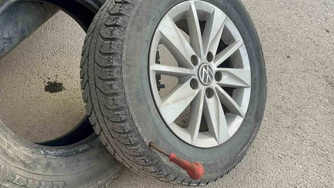 Eskişehir'de Araç Lastikleri Patlatıldı