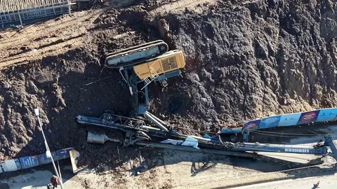 Maltepe'de İş Makinesi Devrildi