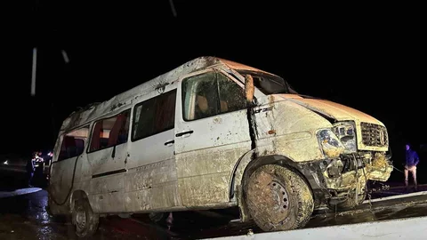 Uşak'ta İşçi Servisi Devrildi