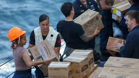 ABD'nin Gemilerine İkmal Duyurusu