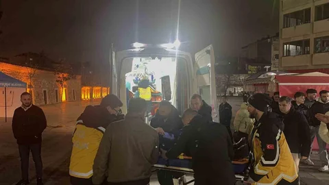 Scooter Sürücüsü Otomobile Çarptı, Yaralandı