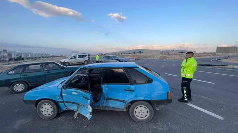 Karaman'da Trafik Kazası: 2 Yaralı