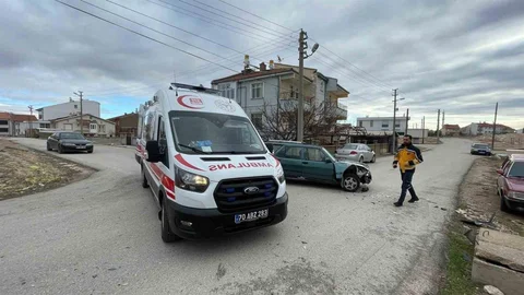 Karaman'da Otomobil ve Cip Çarpıştı