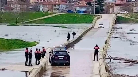 Edirne'de Tehlikeli Köprü Geçişi