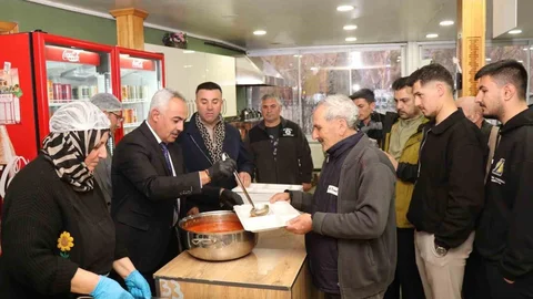 Oltu'da Günlük 500 Kişiye İftar Yemeği Veriliyor