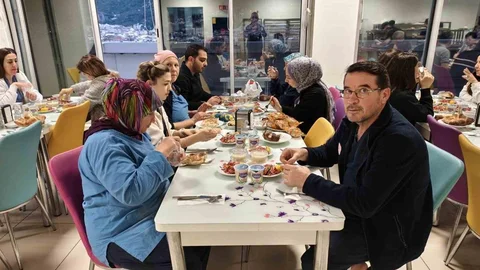 Manisa'da Sağlık Çalışanları İftarda Buluştu