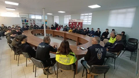 Karasu'da Lise Öğrencilerine Polislik Tanıtımı