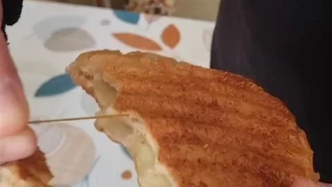 Bursa'da Ekmekten Lastik Çıktı