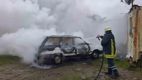 Ayvacık'ta Park Halindeki Araç Yandı
