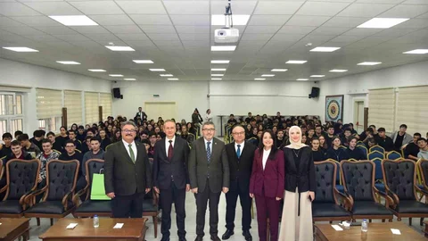 Bilecik'te Akademisyenler Liselilerle Buluştu
