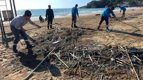 Alanya'da Plaj Temizliği Yapıldı