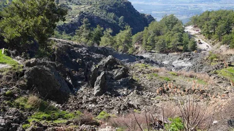 Seydikemer'de Heyelan Nedeniyle Yol Kapatıldı