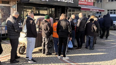 Hayrabolu'da Ramazan'da Pide Kuyrukları