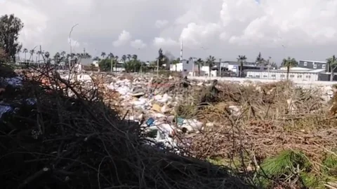 Mersin Limanı Bitişiğinde Tehlike: Gübre Fabrikası Yanındaki Boş Arazi Çöp Dağına Dönüştü