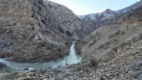 Şırnak'ta Kar Suları Dereleri Taşırdı