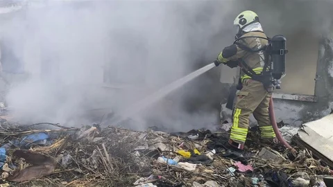 Samandağ'da Metruk Bina Yangını