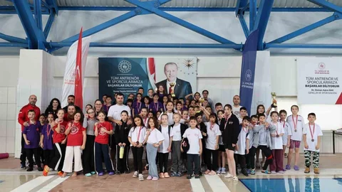 Bilecik'te Küçük Yüzücüler Madalya İçin Yarıştı